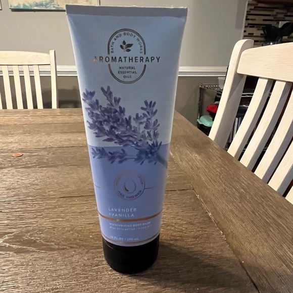 New! Bath & Body Works Aromatherapy Moisturizing Body Wash - Picture 8 of 8